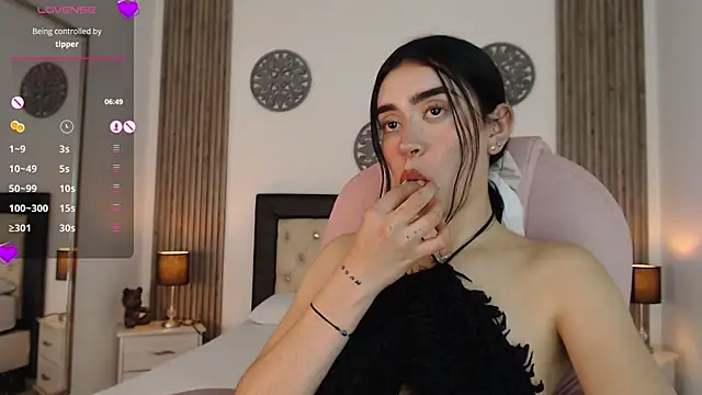 Julieta De Los Angeles online show from 01/07/25, 11:24