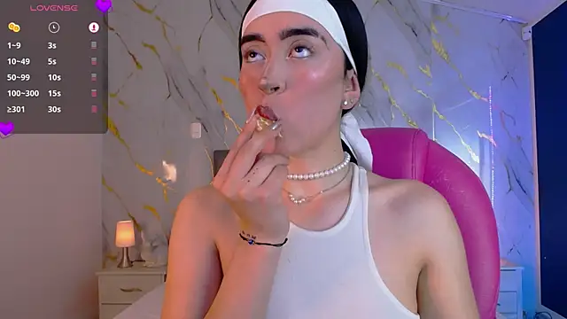 Julieta De Los Angeles online show from 01/10/25, 03:29