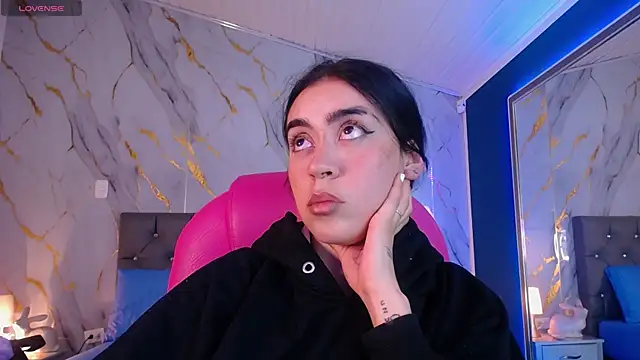 Julieta De Los Angeles online show from 02/05/25, 09:46