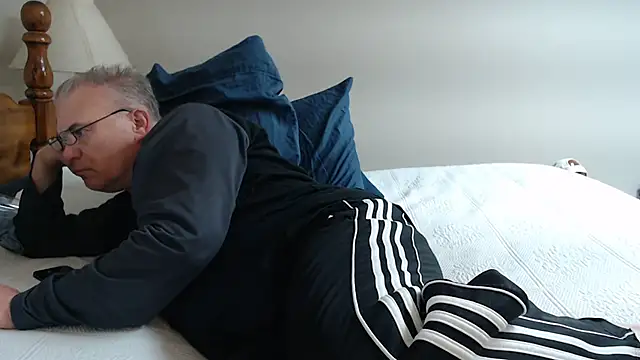 Snapshot of JaySloan chatting on 02/17/25, 02:37 JaySloan online show from 02/17/25, 02:37