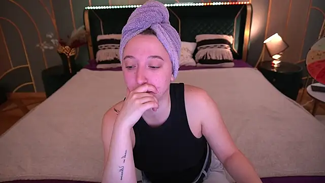 MonAmourrrR online show from 09/25/25, 05:44