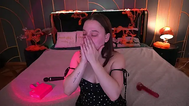 MonAmourrrR online show from 10/22/25, 05:41