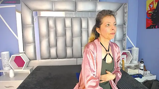 sophia ny online show from 09/11/25, 01:44