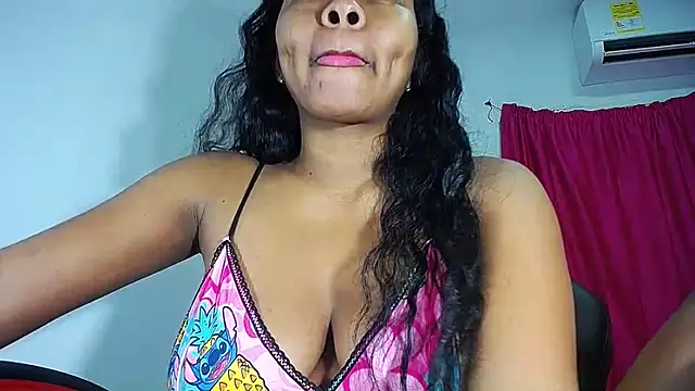 Snapshot of Sashabreck chatting on 10/31/25, 02:56 Sashabreck online show from 10/31/25, 02:56