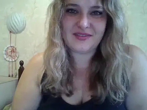 ParisMimi online show from 10/21/25, 08:37