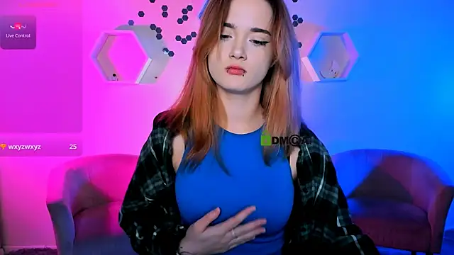 Snapshot of liana_kisses chatting on 11/21/25, 08:40 liana kisses online show from 11/21/25, 08:40