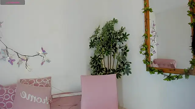 Snapshot of BarbaraKnox_ chatting on 10/26/25, 11:53 BarbaraKnox online show from 10/26/25, 11:53