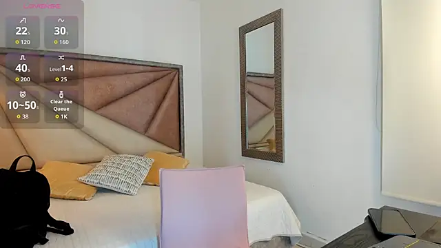 Snapshot of BarbaraKnox_ chatting on 12/17/25, 12:27 BarbaraKnox online show from 12/17/25, 12:27