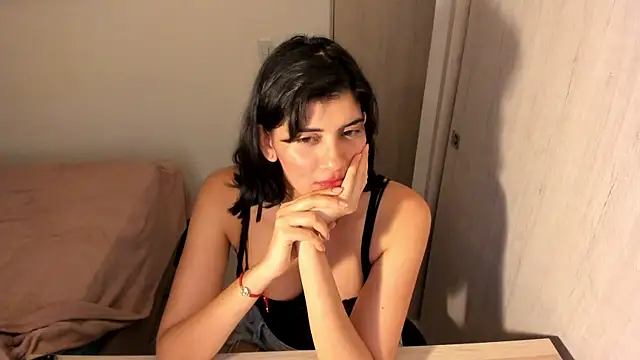 Snapshot of misstoya chatting on 05/19/26, 01:56 misstoya online show from 05/19/26, 01:56