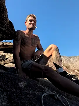 Snapshot of klownman1 chatting on 10/24/25, 05:53 klownman1 online show from 10/24/25, 05:53