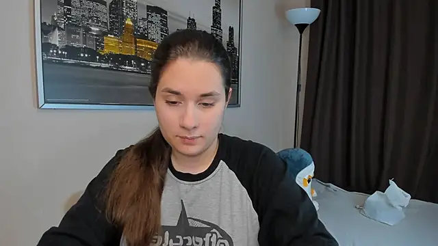 Snapshot of LunaWines chatting on 02/15/25, 07:39 LunaWines online show from 02/15/25, 07:39