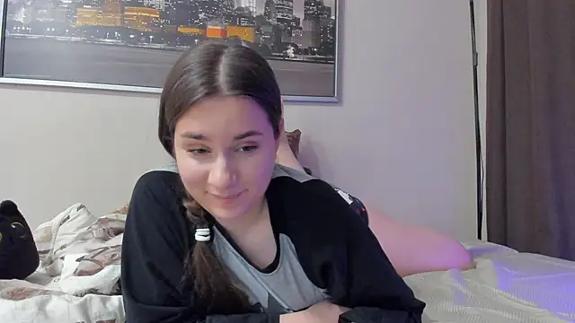 Snapshot of LunaWines chatting on 03/15/25, 05:15 LunaWines online show from 03/15/25, 05:15