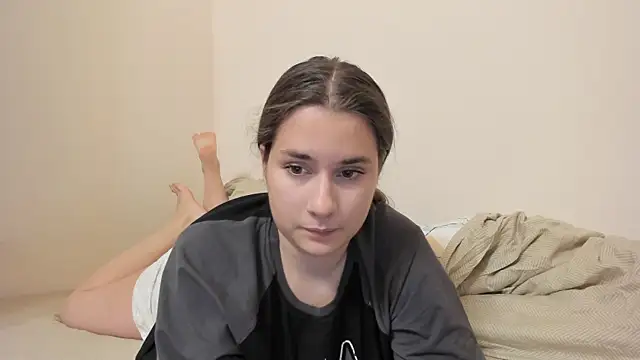 Snapshot of LunaWines chatting on 10/04/25, 08:51 LunaWines online show from 10/04/25, 08:51