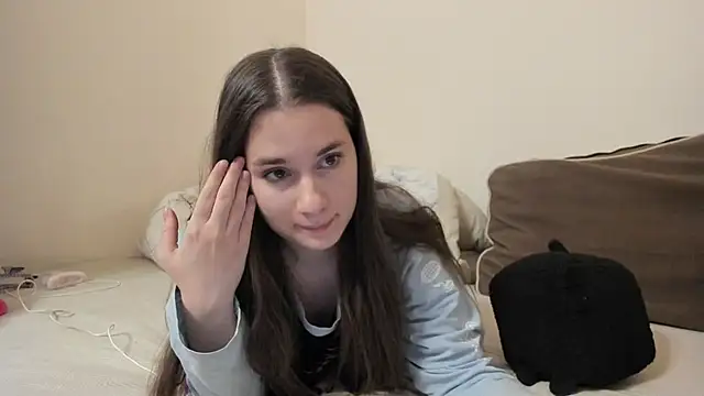 Snapshot of LunaWines chatting on 02/13/26, 09:33 LunaWines online show from 02/13/26, 09:33