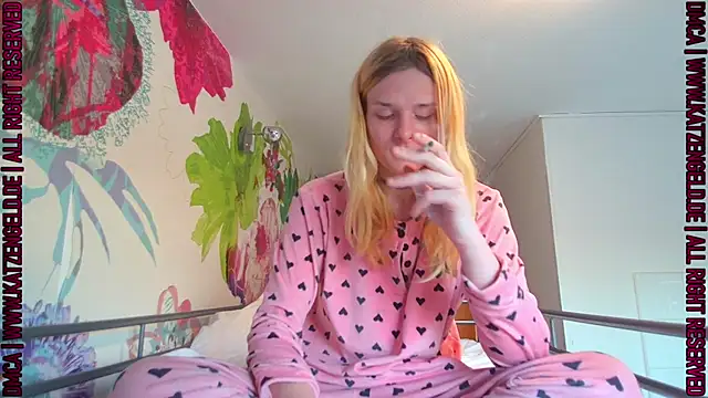 Snapshot of emma_neko chatting on 03/19/25, 06:14 emma neko online show from 03/19/25, 06:14