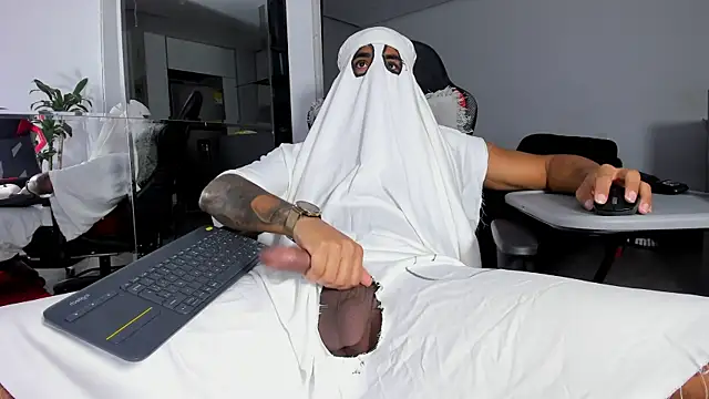 Snapshot of daikokuten_ chatting on 11/01/25, 02:02 daikokuten online show from 11/01/25, 02:02