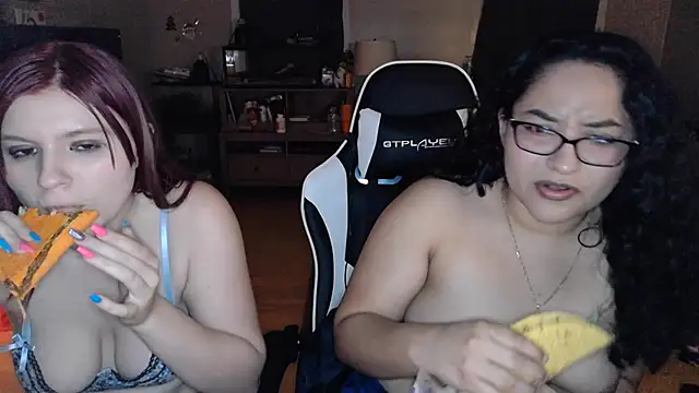 Snapshot of Elliewgfs chatting on 12/14/24, 05:18 Elliewgfs online show from 12/14/24, 05:18