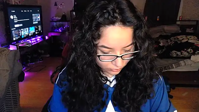 Snapshot of Elliewgfs chatting on 12/16/24, 07:37 Elliewgfs online show from 12/16/24, 07:37