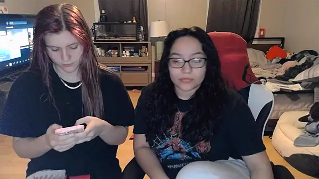 Snapshot of Elliewgfs chatting on 02/06/25, 01:49 Elliewgfs online show from 02/06/25, 01:49