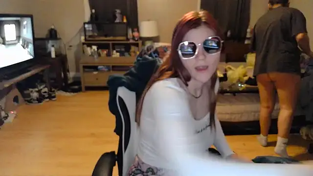 Snapshot of Elliewgfs chatting on 02/08/25, 04:14 Elliewgfs online show from 02/08/25, 04:14