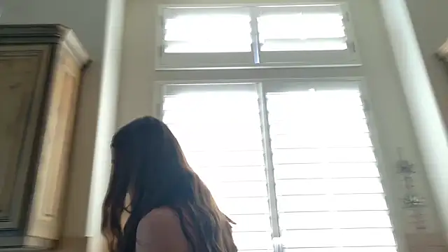 18petitewhitegirl online show from 12/06/24, 09:13