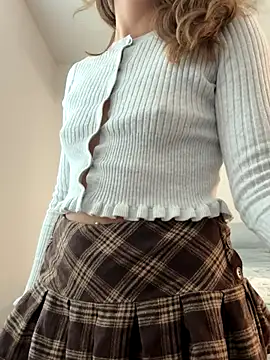 18petitewhitegirl online show from 10/17/25, 12:25