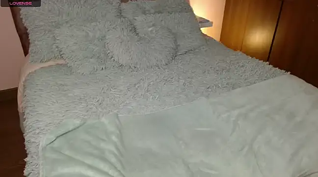 Roussmariehenao online show from 01/12/25, 06:17