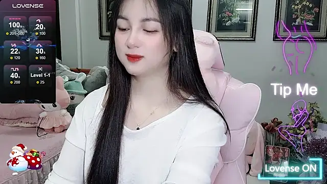 Snapshot of _Nana_20 chatting on 10/14/25, 05:03  Nana 20 online show from 10/14/25, 05:03