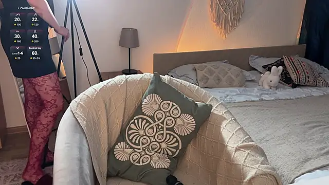 jennetdoll online show from 10/06/25, 12:35