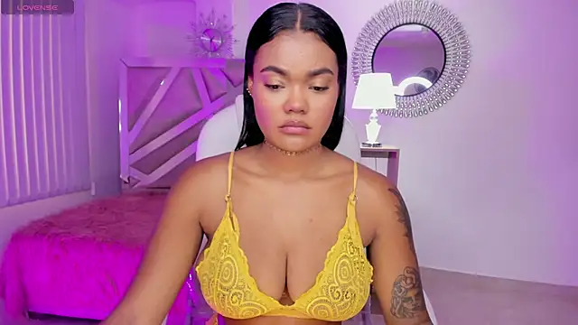 Snapshot of madisson_davon chatting on 12/06/24, 03:00 madisson davon online show from 12/06/24, 03:00