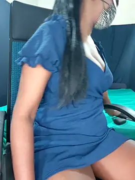 Snapshot of Midnight_Blossom chatting on 01/14/26, 09:31 Midnight Blossom online show from 01/14/26, 09:31