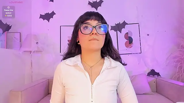 Snapshot of Sweet_Namii chatting on 10/27/25, 06:01 Sweet Namii online show from 10/27/25, 06:01