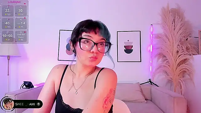 Snapshot of Sweet_Namii chatting on 12/04/25, 06:05 Sweet Namii online show from 12/04/25, 06:05