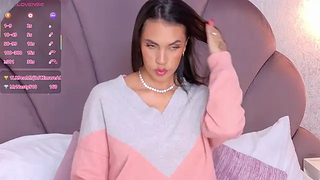 Snapshot of Camille_Torres chatting on 11/12/25, 12:49 Camille Torres online show from 11/12/25, 12:49