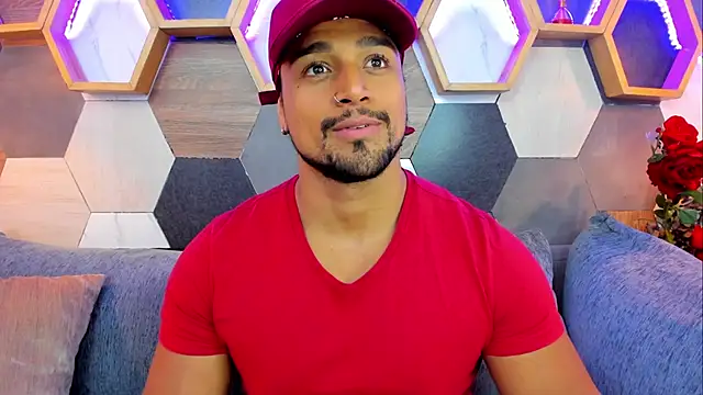 Snapshot of MikeEstevess chatting on 02/06/25, 11:54 MikeEstevess online show from 02/06/25, 11:54