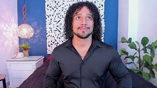 Snapshot of MikeEstevess chatting on 02/08/25, 06:01 MikeEstevess online show from 02/08/25, 06:01