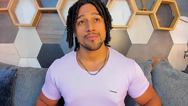 Snapshot of MikeEstevess chatting on 02/14/25, 03:11 MikeEstevess online show from 02/14/25, 03:11