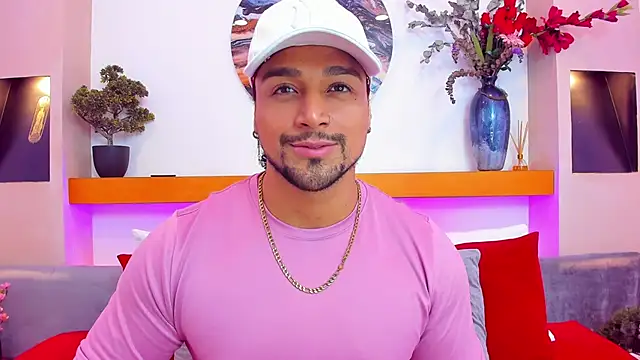 Snapshot of MikeEstevess chatting on 02/20/25, 05:01 MikeEstevess online show from 02/20/25, 05:01