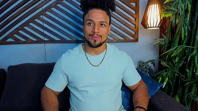 Snapshot of MikeEstevess chatting on 03/19/25, 06:57 MikeEstevess online show from 03/19/25, 06:57