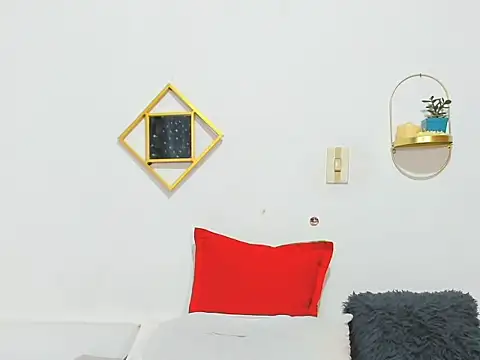 Snapshot of AnahiSmitth chatting on 02/16/25, 11:49 AnahiSmitth online show from 02/16/25, 11:49