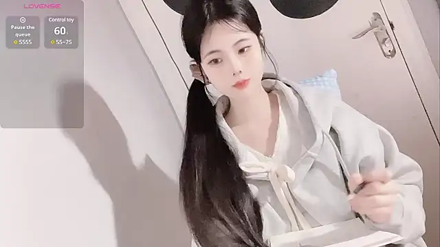 Qedgjwyz1 online show from 02/07/25, 01:53