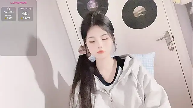 Qedgjwyz1 online show from 02/10/25, 02:05