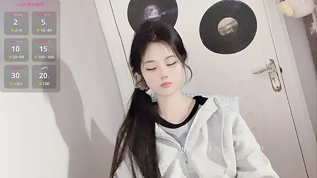 Qedgjwyz1 online show from 02/12/25, 03:51