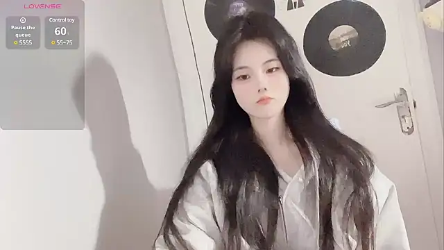 Qedgjwyz1 online show from 02/19/25, 03:39