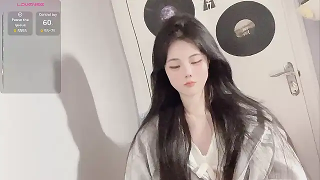 Qedgjwyz1 online show from 02/19/25, 03:38