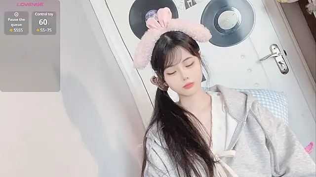 Qedgjwyz1 online show from 03/01/25, 12:12