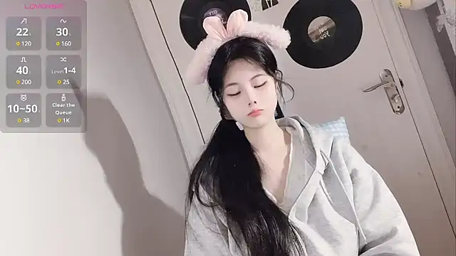 Qedgjwyz1 online show from 03/16/25, 12:33