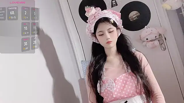 Qedgjwyz1 online show from 03/23/25, 12:36