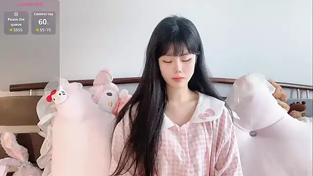 Qedgjwyz1 online show from 04/13/26, 10:43