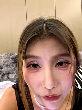 Snapshot of Momoever123456 chatting on 09/24/25, 02:20 Momoever123456 online show from 09/24/25, 02:20